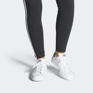 NWT ADIDAS STAN SMITH SNEAKERS